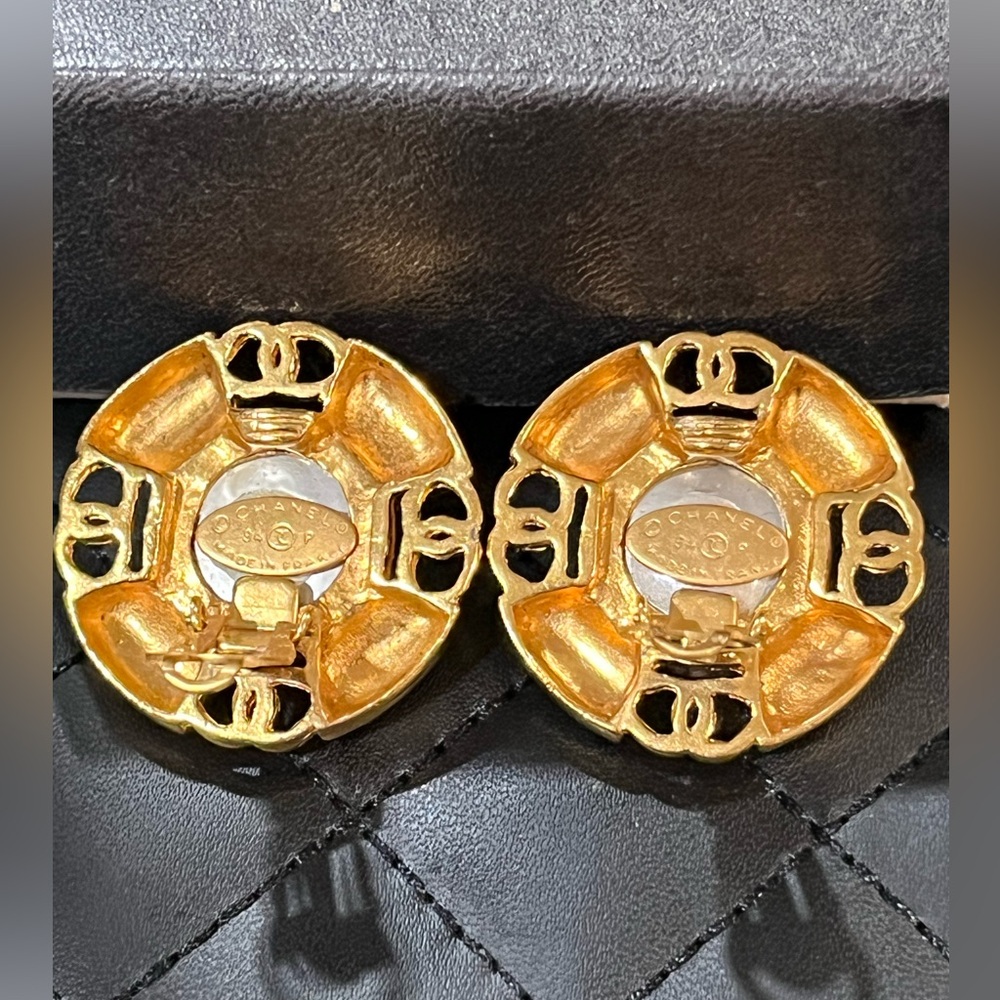 Chanel Vintage Faux Pearl CC Clip-On Earrings - Picture 6 of 8